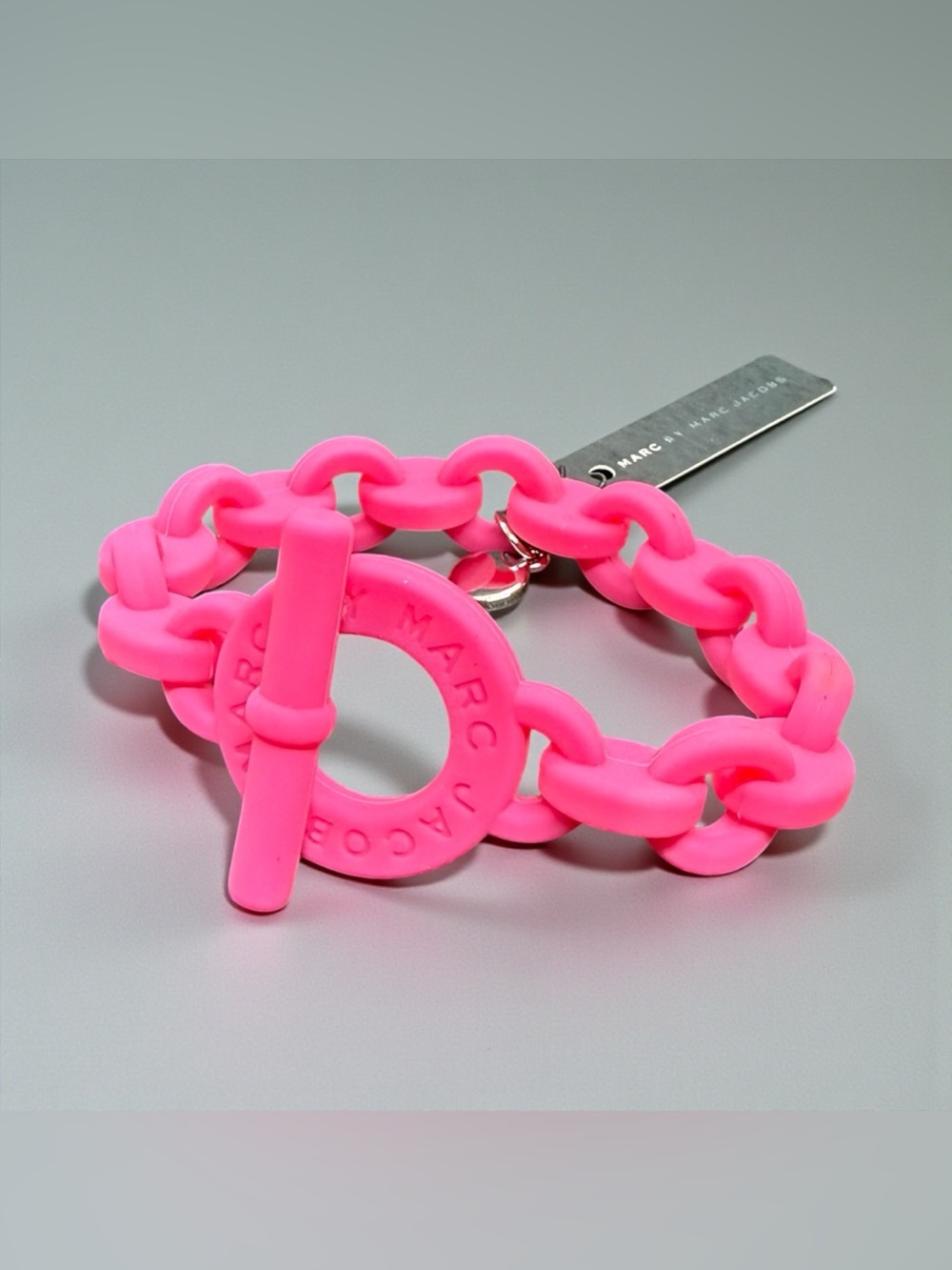 🩷MARC BY MARC JACOBS🩷Pop Pink Silicone Braided Chain Toggle Bracelet/NWT - Picture 5 of 6